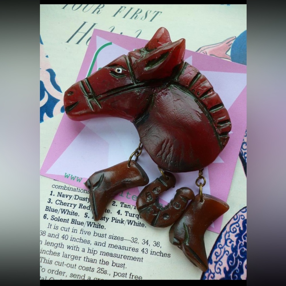 Luxulite Brand horse brooch. Vintage style brooch.